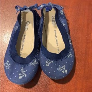 Baby gap ballet flats, size 6